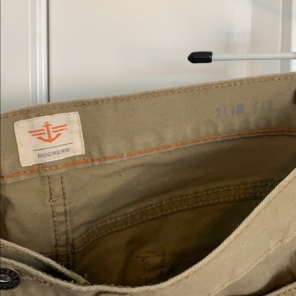 Docker’s Slim Fit Khaki’s, 33x30 - Picture 2 of 5
